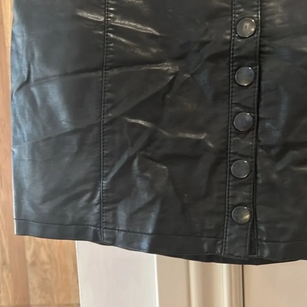 FREE PEOPLE Oh Snap Vegan Leather Miniskirt 8 - Picture 5 of 12